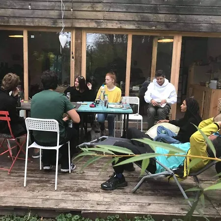 Szentendrei Sziget, Modern Fahaz, Telen Is *