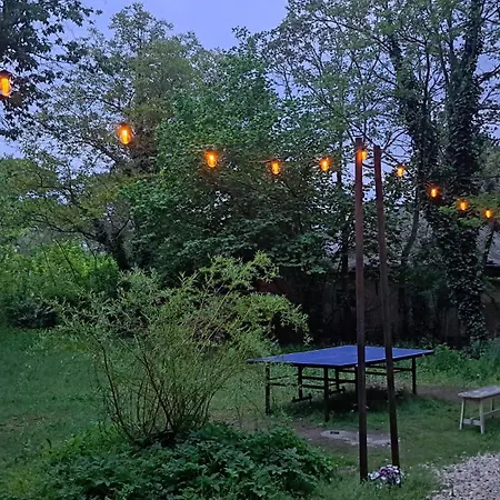 Szentendrei Sziget, Modern Fahaz, Telen Is * Szigetmonostor