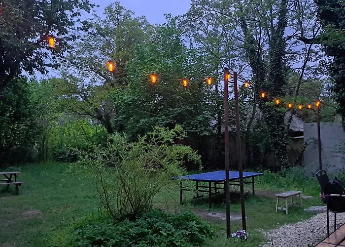 Szentendrei Sziget, Modern Fahaz, Telen Is * Szigetmonostor
